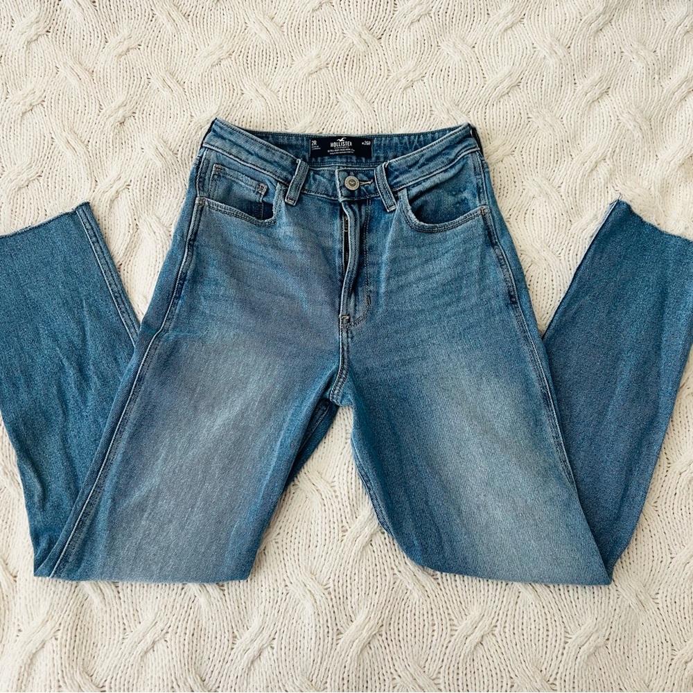 Hollister Ultra High-Rise Mom Jean